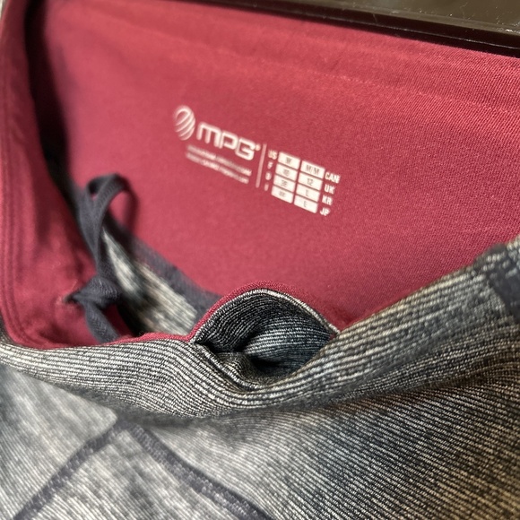 MPG … Mid rise Cropped leggings - Picture 5 of 8